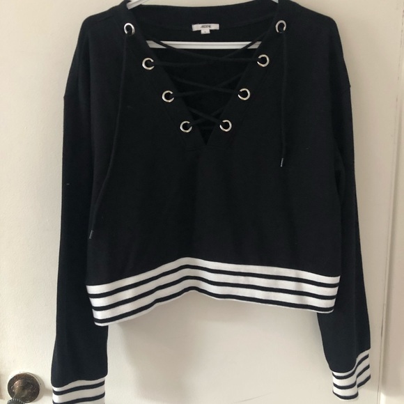 Lace up Ardene crop top - Picture 2 of 3